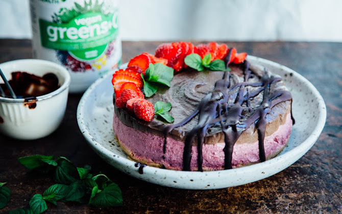 This Rawsome Life’s Strawberry + Chocolate Cheesecake